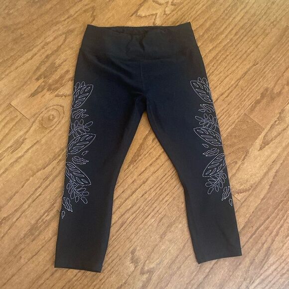 Reebok size medium crop leggings, black with white design on side - Picture 1 of 9